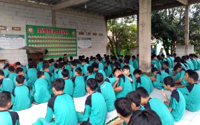 Kesejukan Spiritual di Tengah Gerimis, MTsN 11 Indramayu Gelar Salat Duha dan Yasinan Berjamaah