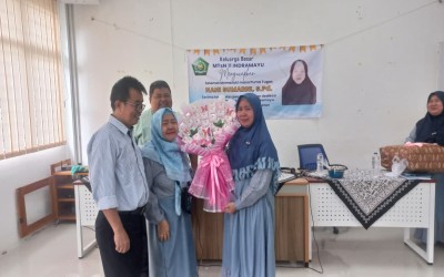 Penuh Haru, MTsN 11 Indramayu Gelar Acara Purna Tugas Ibu Nani Sumarni, S.Pd.